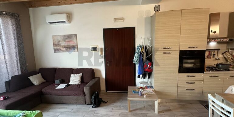 2025090995351-979976-4