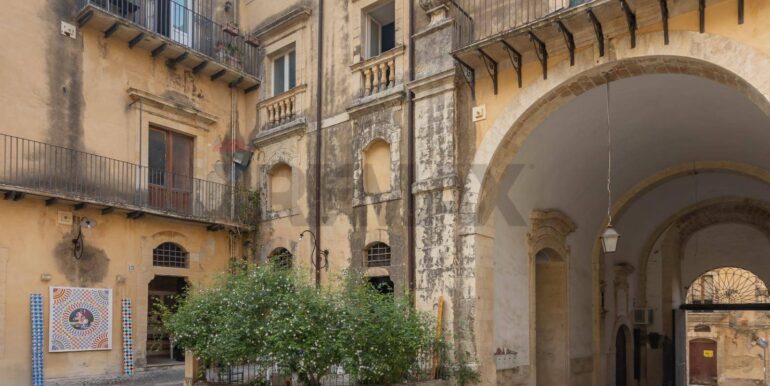 2025091885630-980048-4