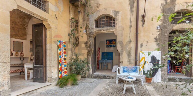 2025091885635-980048-6