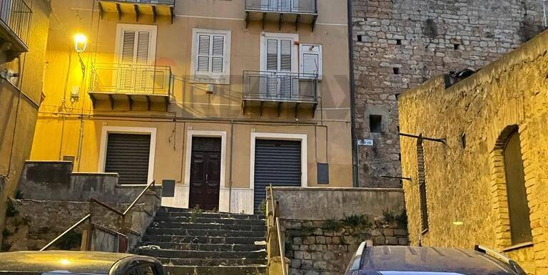 2025092275008-986114-1