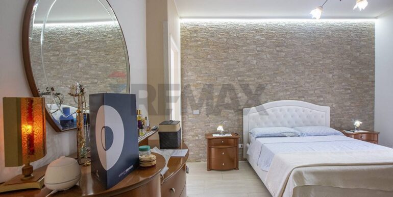 20250929212658-989111-14