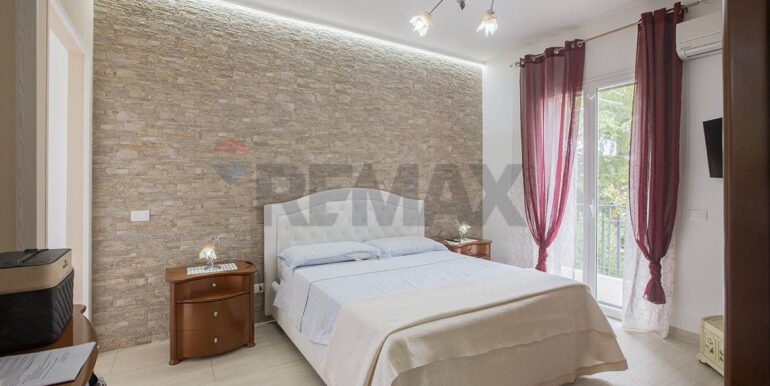 20250929212701-989111-15