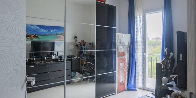 20250929212707-989111-17