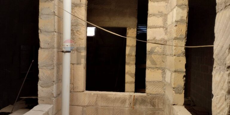 20250929214318-983603-8