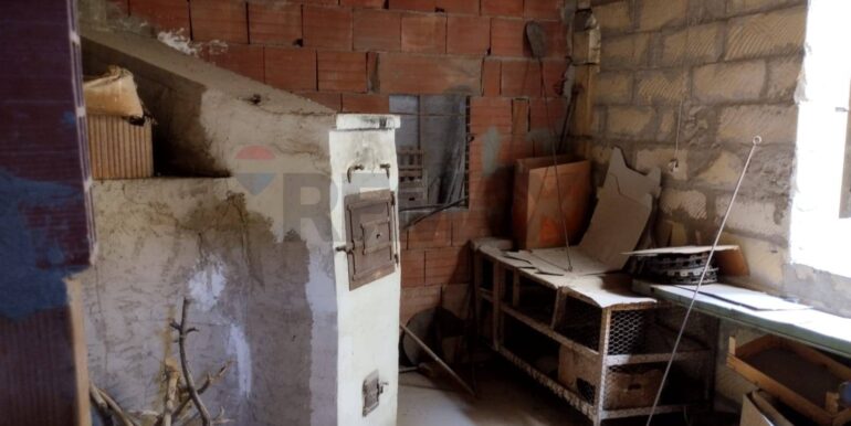 20250929214338-983603-16