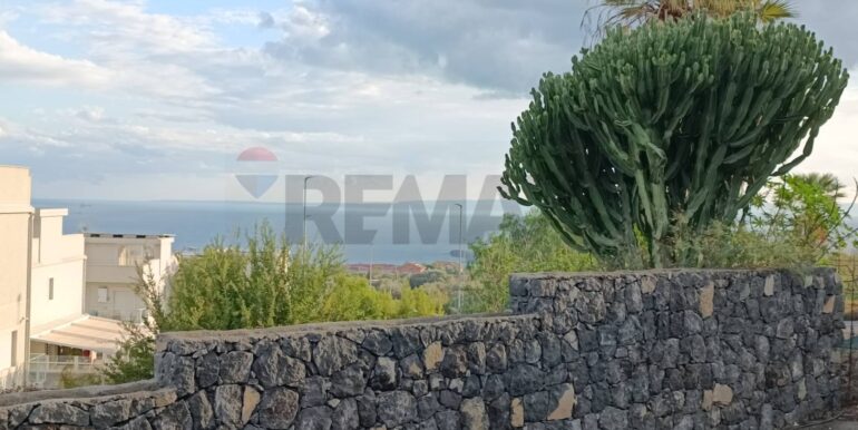 2025093010939-989406-22