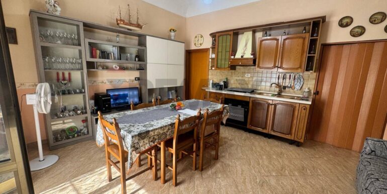 20251001100220-989040-2