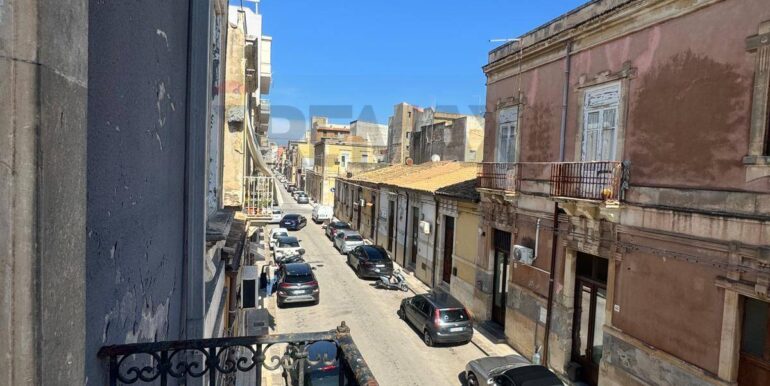 20251001100246-989040-10