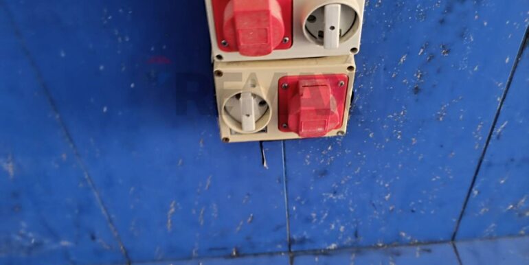 20251001104718-990829-11