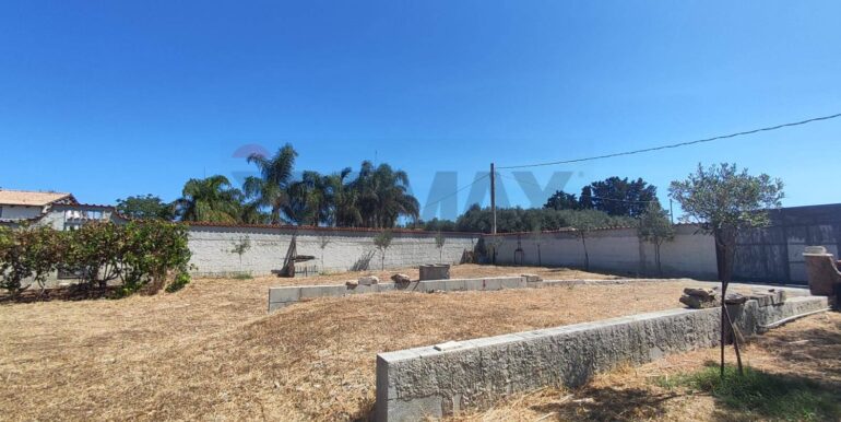 20251001105545-988863-12