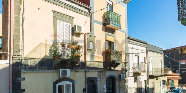 20251001111434-990816-4