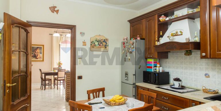 20251001111522-990816-18