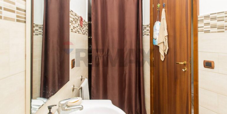 20251001111534-990816-22