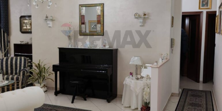 2025100172506-990800-2