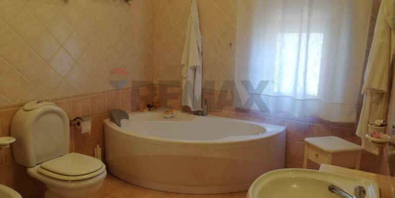 2025100172812-990800-9