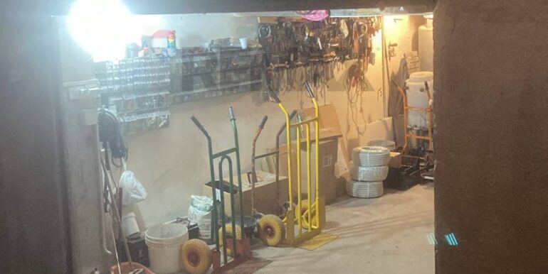 2025100172838-990800-18