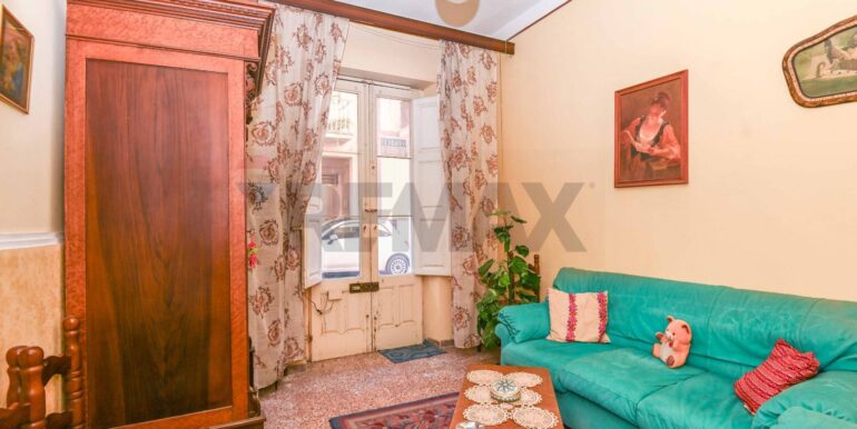 20251002121003-989046-4