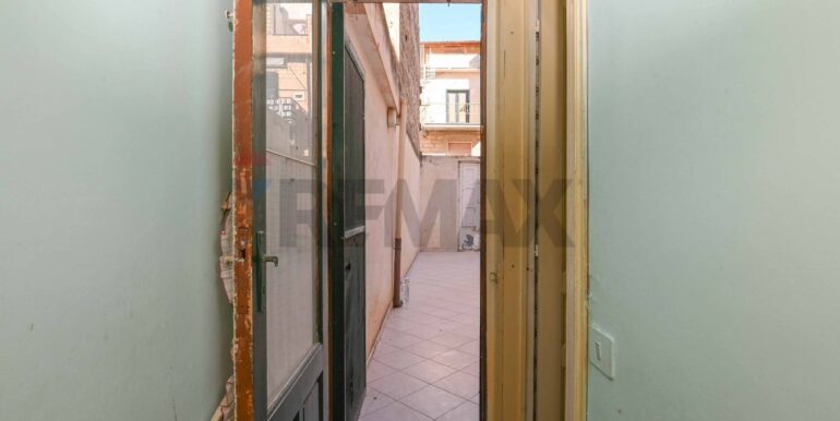 20251002121028-989046-12