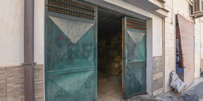 20251002121047-989046-18