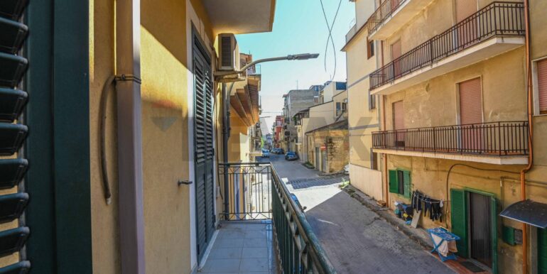 20251002121110-989046-25