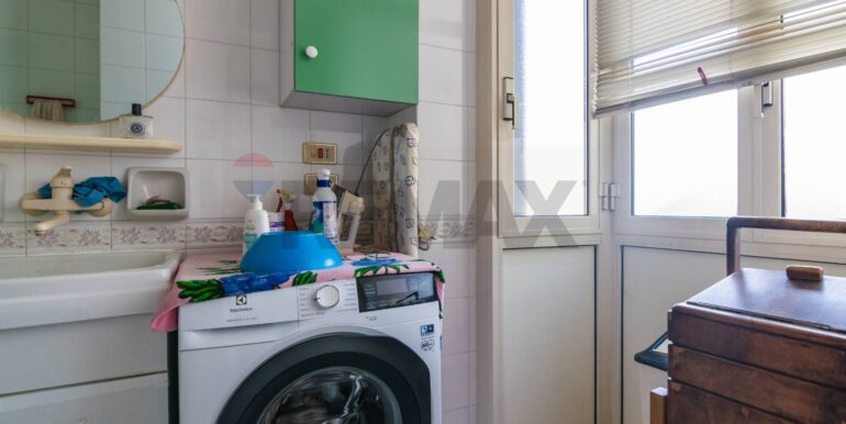 20251002121143-991158-9