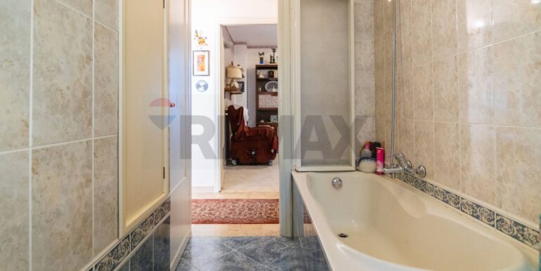 20251002121156-991158-12