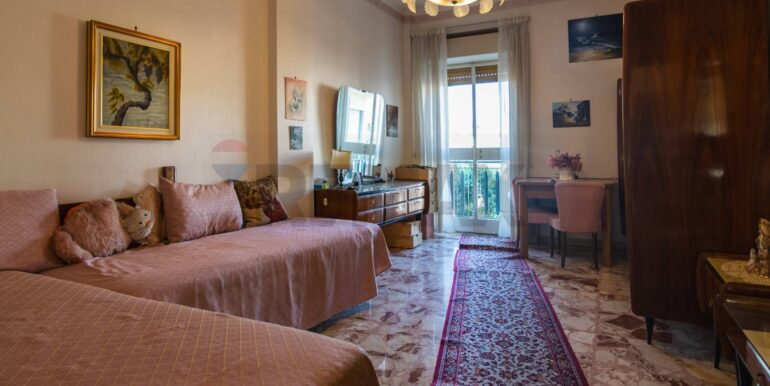 20251002121200-991158-13