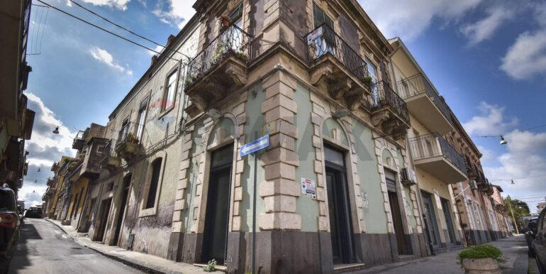 20251002210204-991302-0