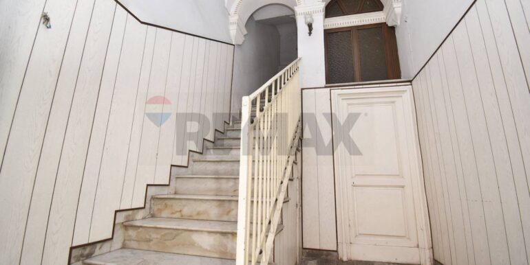 20251002210221-991302-50