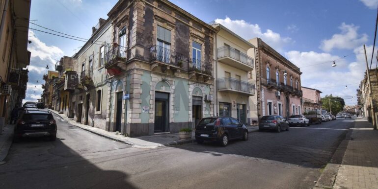 20251002210221-991302-51