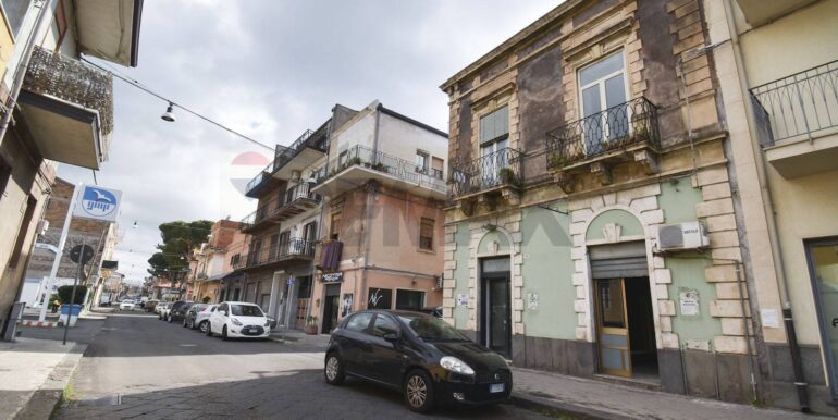 20251002210222-991302-52