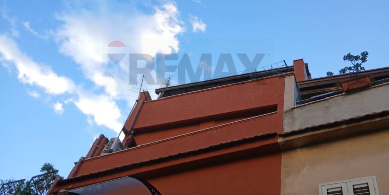 20251003224033-991606-1