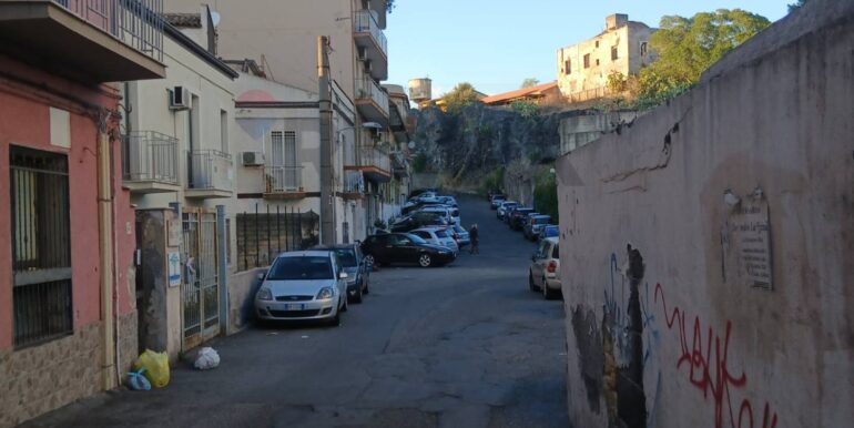 20251003224130-991606-14