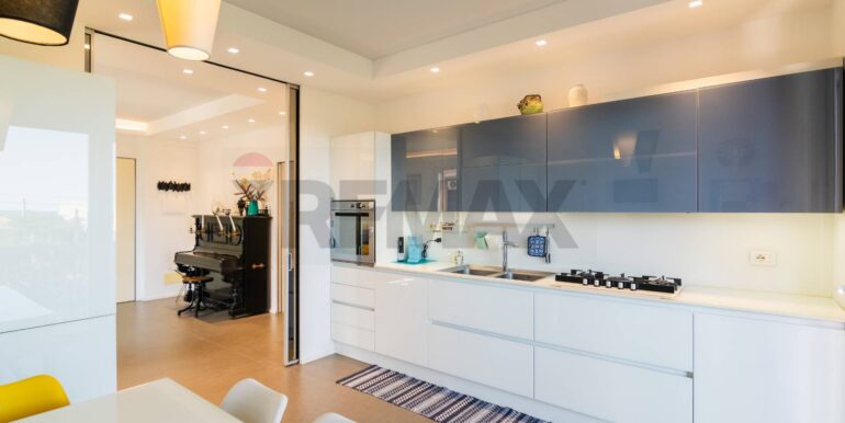 20251004134657-991694-2