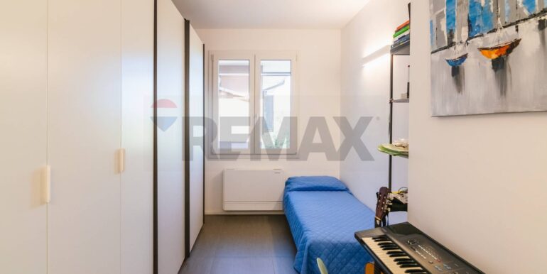 20251004134714-991694-6