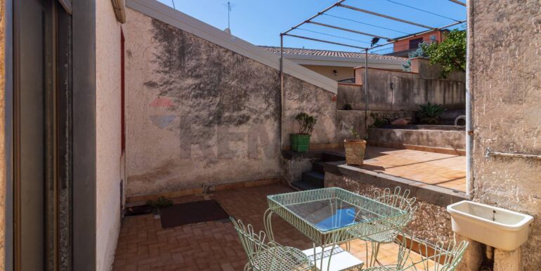 2025100493453-991622-4