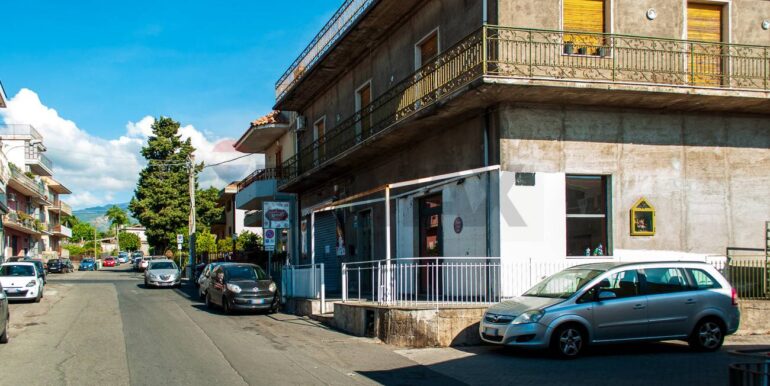 20251006173811-990780-17