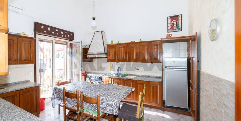 20251006201210-992000-23