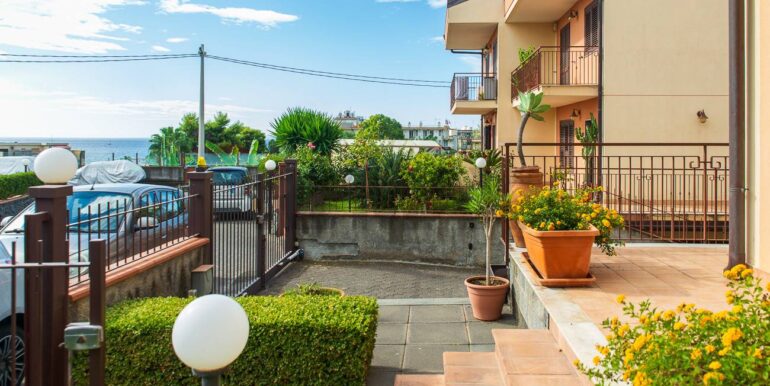 20251007111235-991160-8