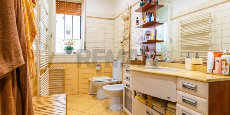 20251007121613-992077-10