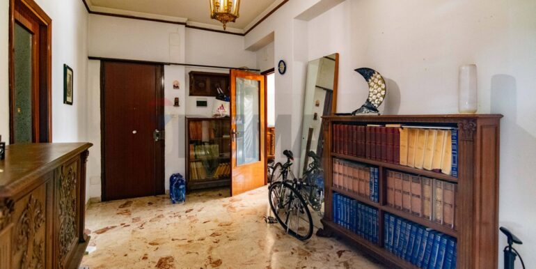 20251008162704-991855-22