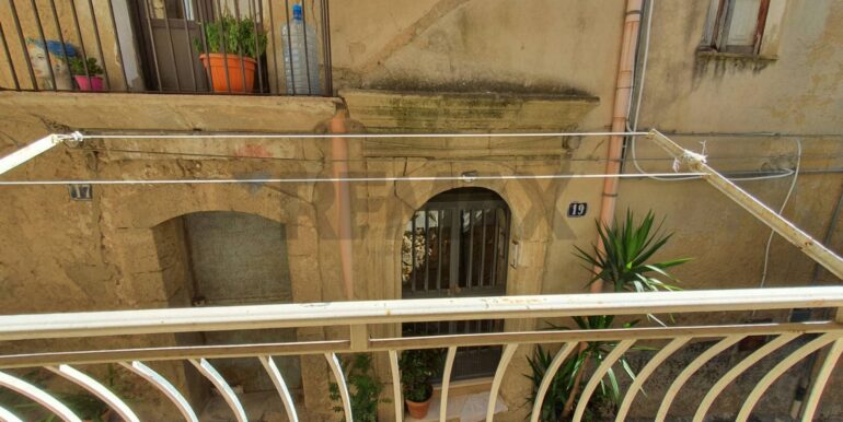 20251008180200-992565-2