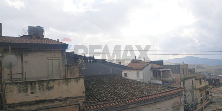 20251008182013-991591-8