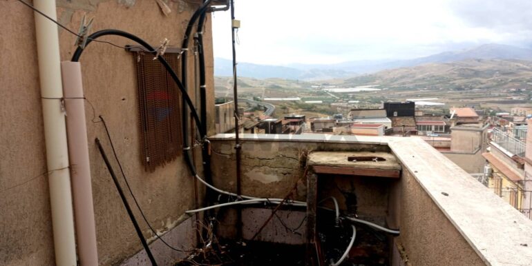 20251008182044-991591-15