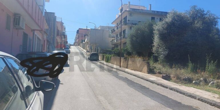 20251008185259-992501-4