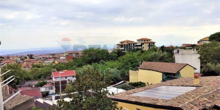 20251009122239-992633-8