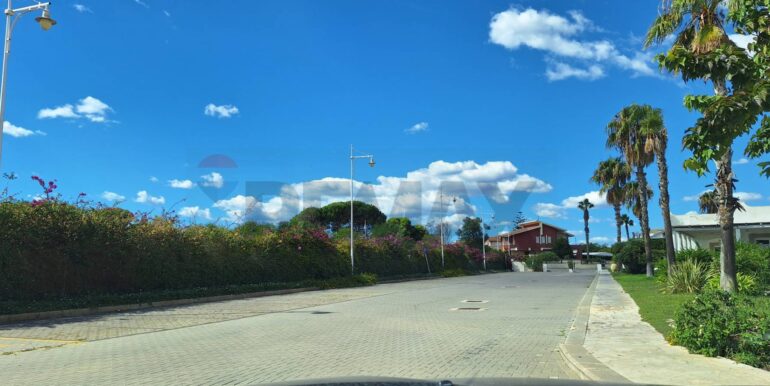 20251009182350-991849-17