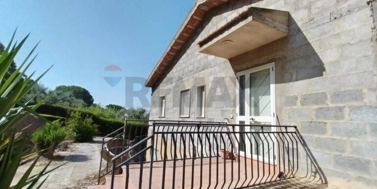 20251009220638-992822-12