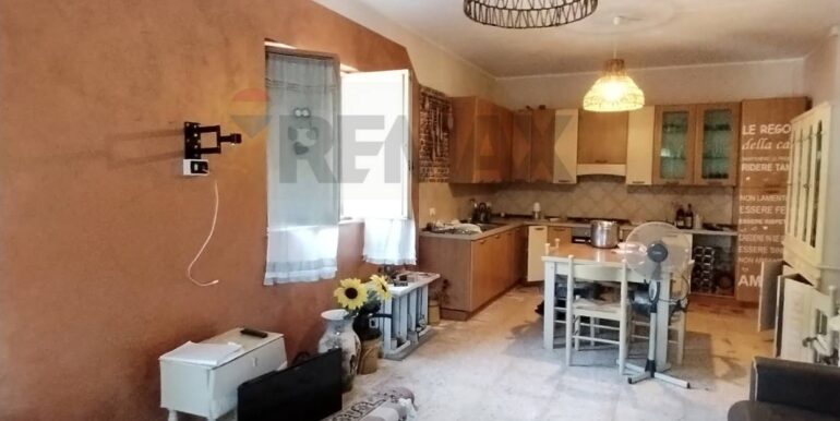 20251009220653-992822-18