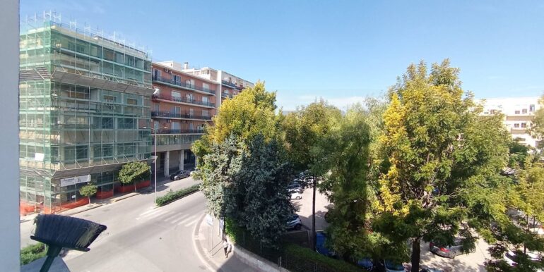 20251010174231-993018-18